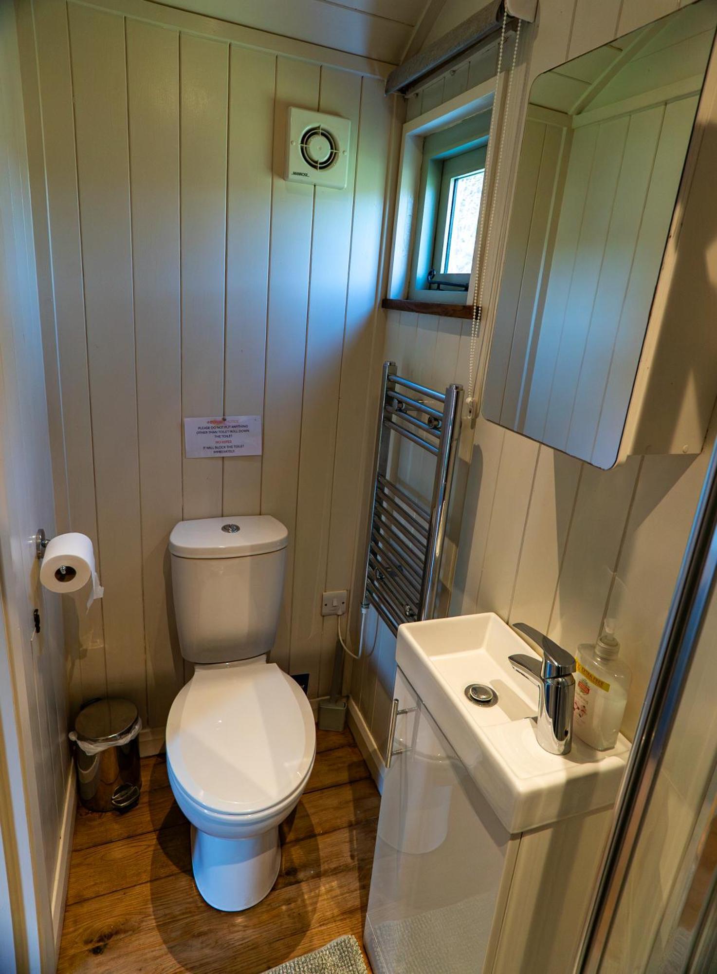 Lavender Retreat With Private Hot Tub Guest House Upper Hulme Exterior foto